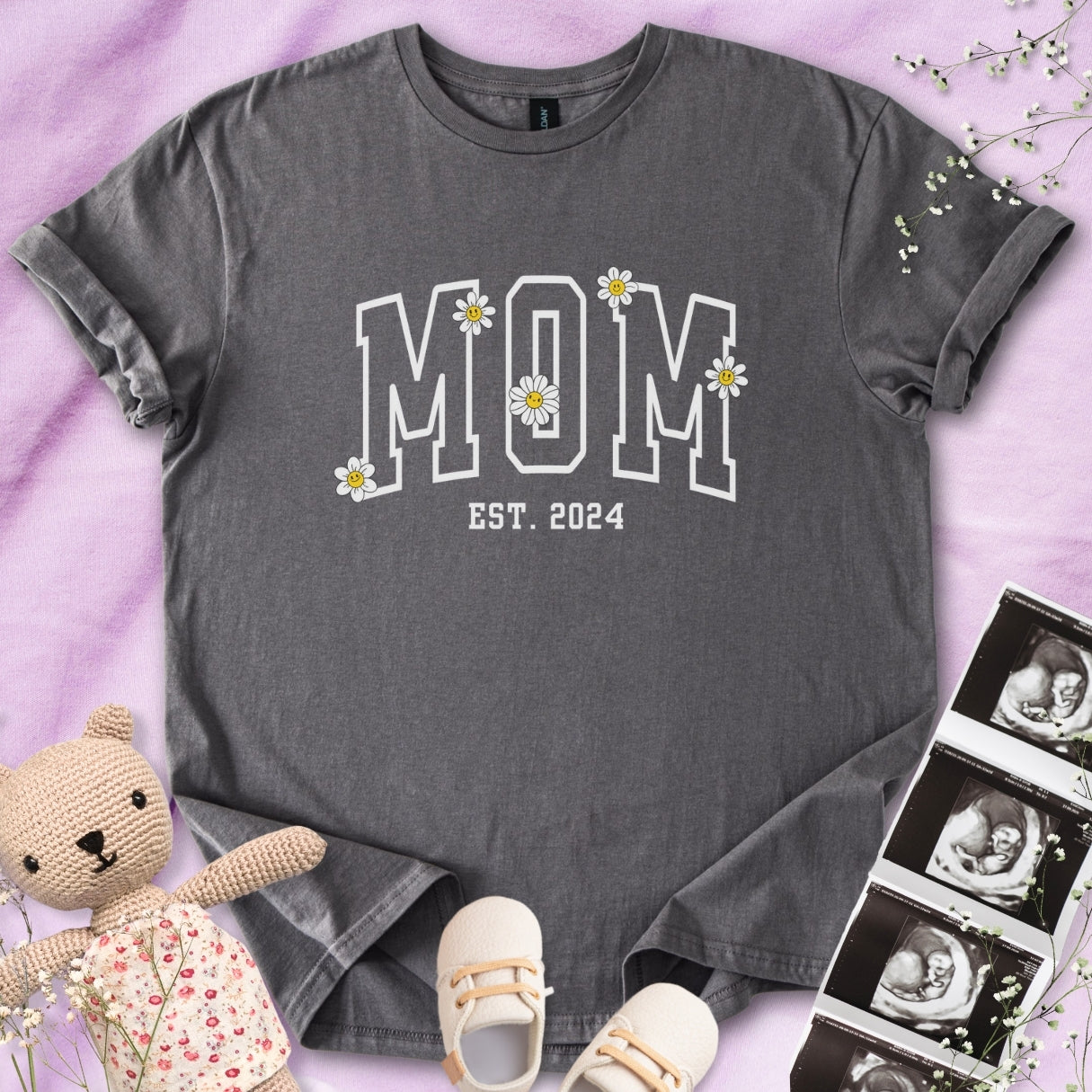 Mom Daisy Tee
