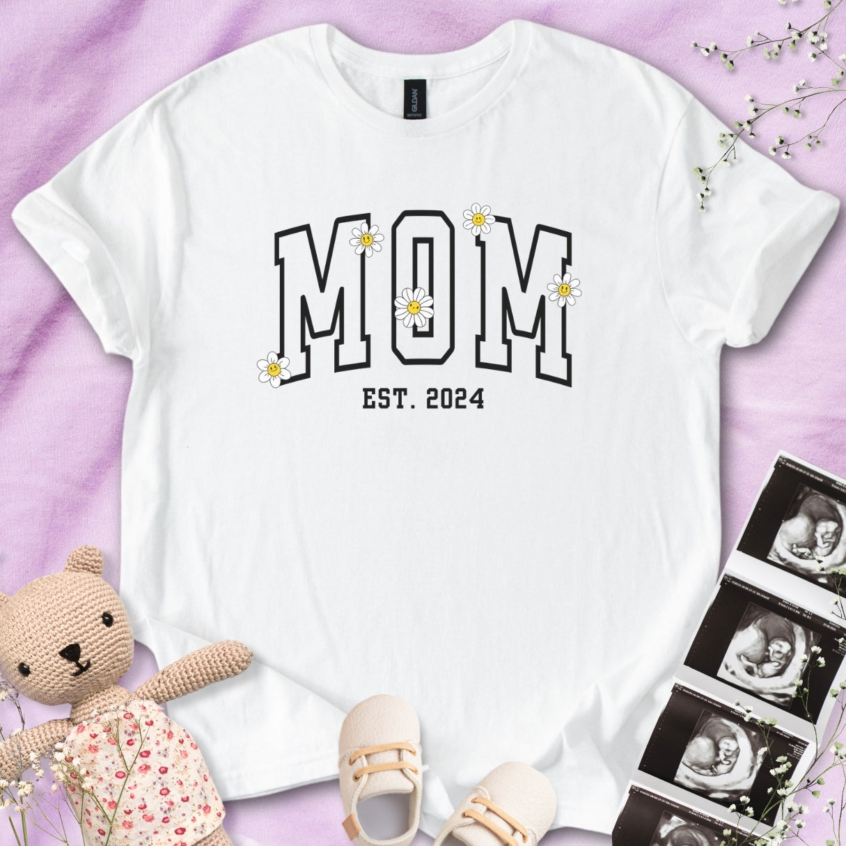 Mom Daisy Tee