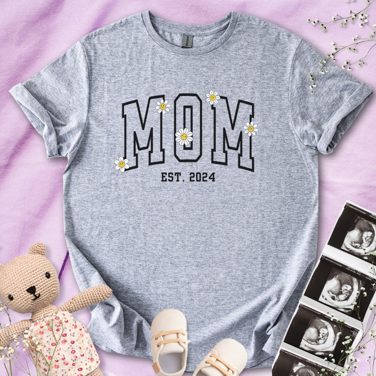 Mom Daisy Tee
